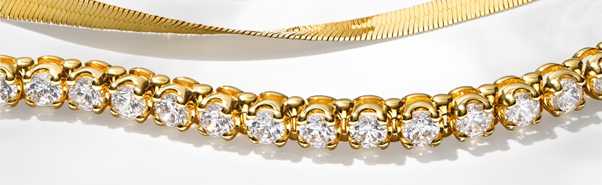 Gold, in all its forms, is a very popular style of jewellery because it symbolizes good fortune and prosperity.