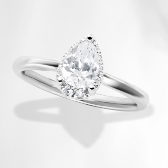 White Gold - Sleek and modern, white gold pairs beautifully with diamonds for a sophisticated look. 
