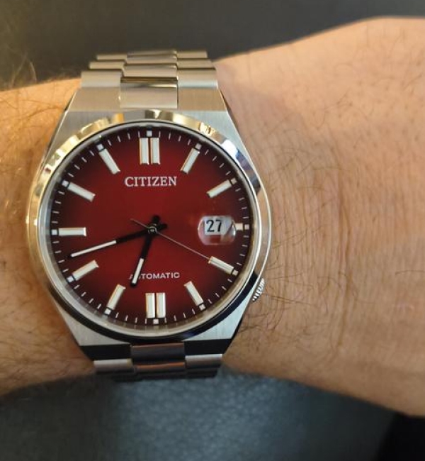 "Really nice watch. Feels really nice on wrist not to heavy. Nice clasps."
