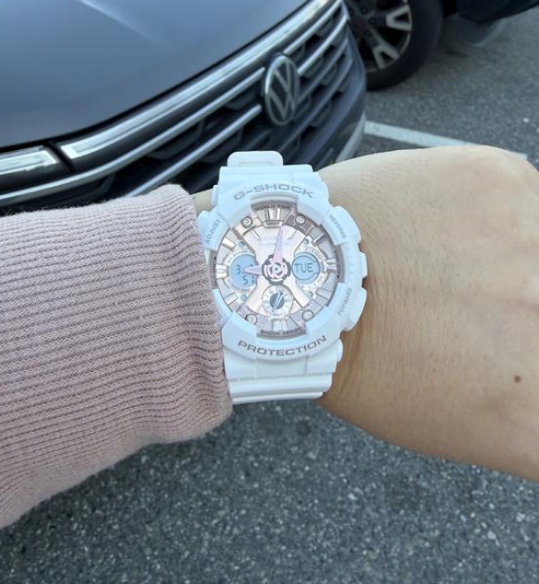 "I love this watch so much. Super light weight looks beautiful on my wrist. I was looking for a daily watch to wear as I don’t baby my watches. This was a perfect and stylish watch to get that didn’t break the bank."