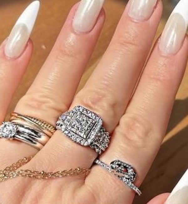 "I’ve got this ring as a gift from my husband for Valentines Day and I’m obsessed with it. It’s comfortable to wear and it shines so beautifully. I also love to stack my jewelry so it does look amazing with my other diamond rings."	