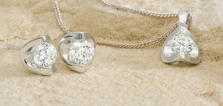 Wedding Day Jewellery Peoples Jewellers Wedding Day Jewellery It S Your To Shine Complement Attire With